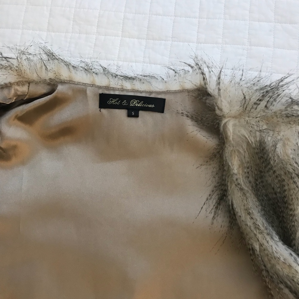 Faux fur vest - Picture 6 of 7